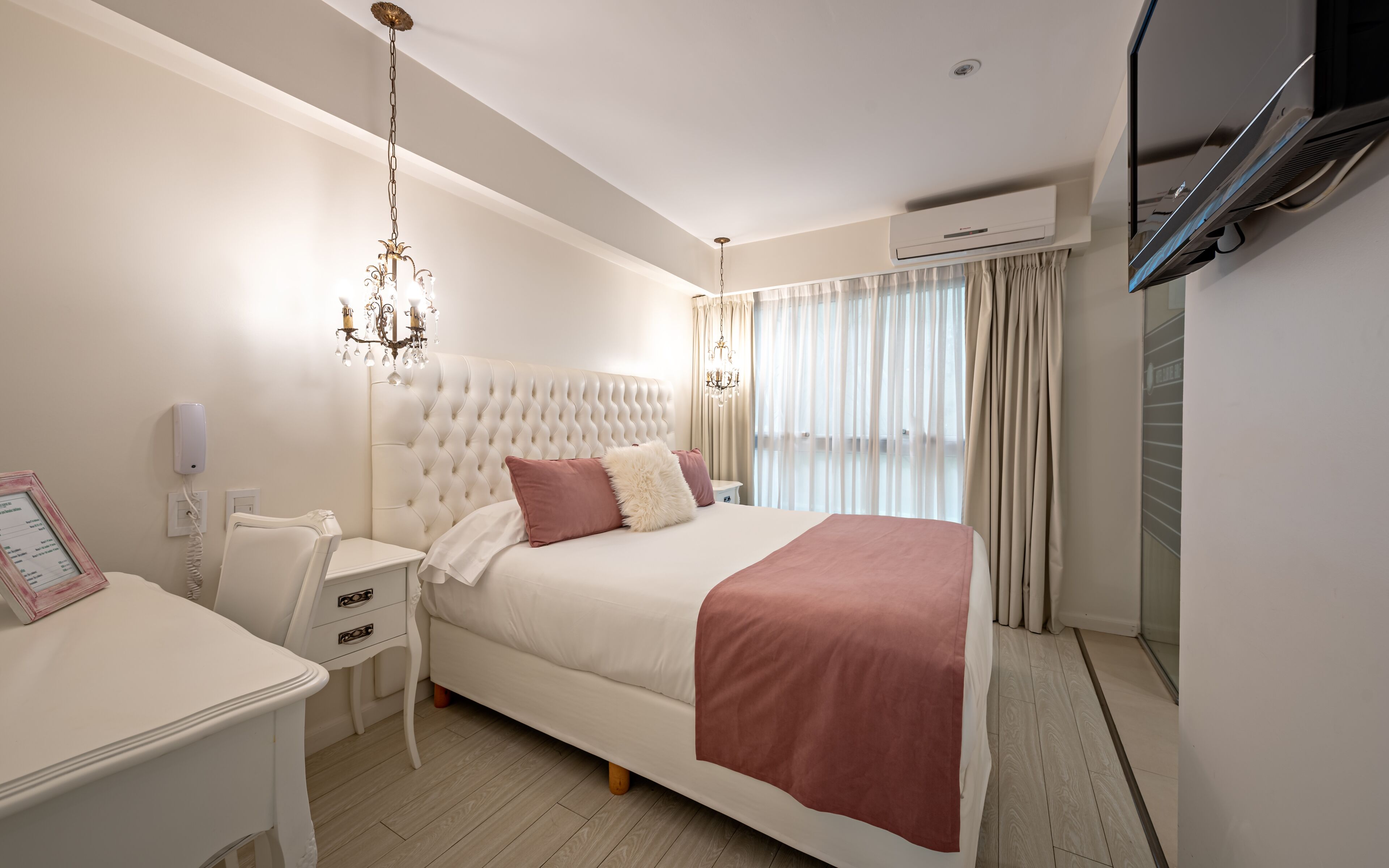 deluxe double room | minibar, in-room safe, blackout curtains, free cots/infant beds