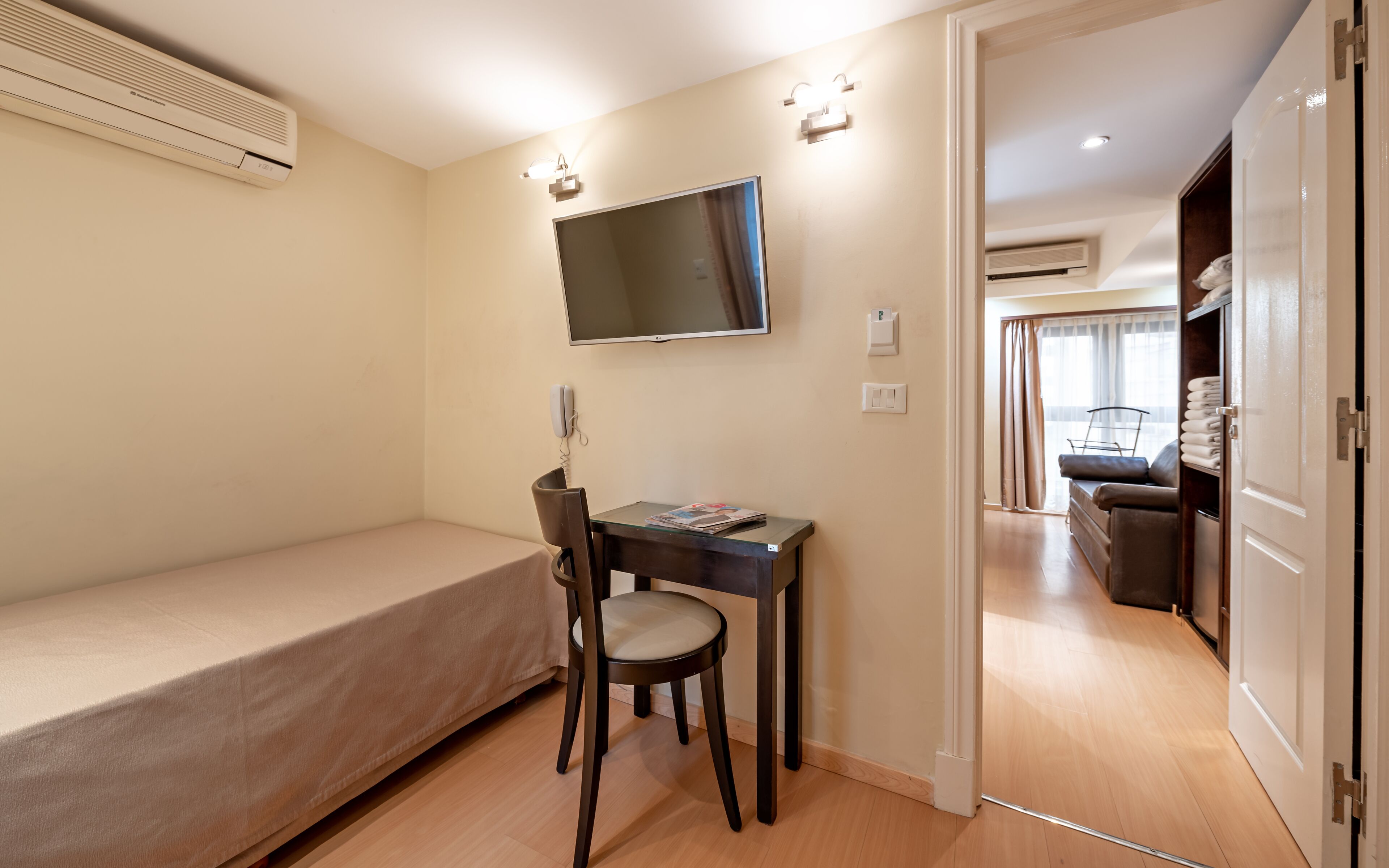 executive suite | minibar, in-room safe, blackout curtains, free cots/infant beds