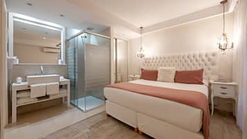 Deluxe Suite | Minibar, in-room safe, blackout drapes, free cribs/infant beds