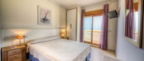 Double Room, Sea View | Premium bedding, blackout curtains, rollaway beds, free WiFi
