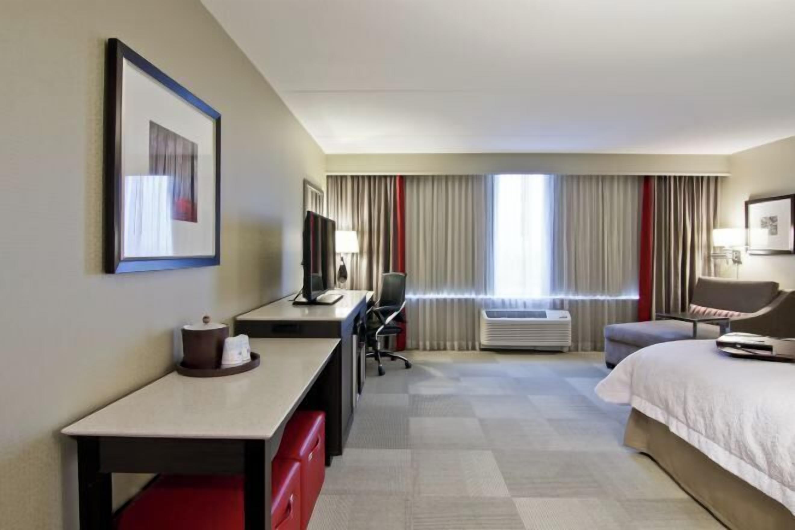 Een kluis op de kamer, een strijkplank/strijkijzer, gratis babybedden