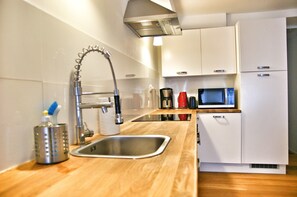 基本頂樓客房 | 私人廚房 | 電冰箱、微波爐、爐台、烤麵包機