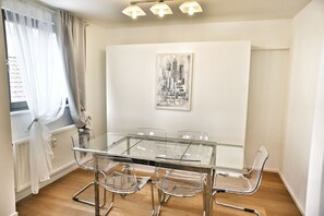 Apartment, 2 Bedrooms | In-room dining
