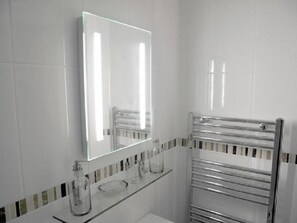 Bathroom - The Royal George Hotel (Birmingham)