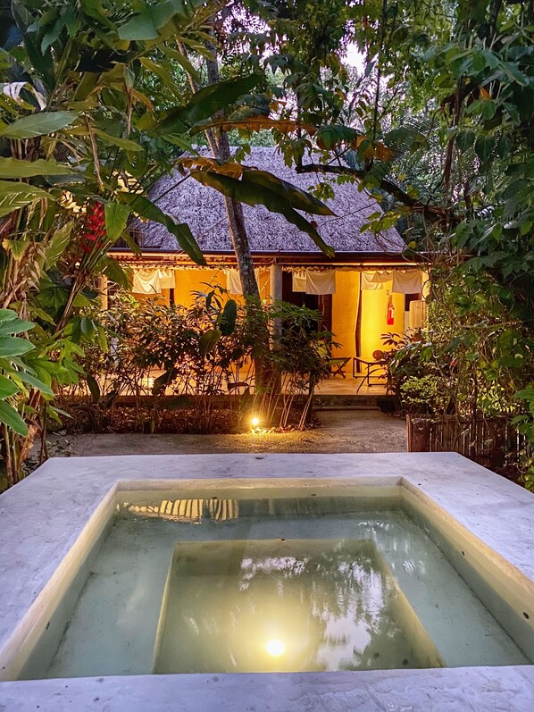 Outdoor spa tub - Piedra de Agua Hotel Boutique Palenque (Palenque)
