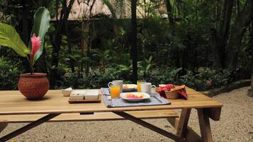 Desayuno continental (MXN 150 por persona)