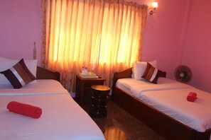 Premium bedding, minibar, desk, soundproofing - Sam So Guesthouse (Siem Reap)