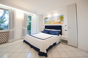 Appartement Familial, 1 chambre, coin cuisine, vue jardin | Literie de qualité supérieure, minibar, coffres-forts dans les chambres