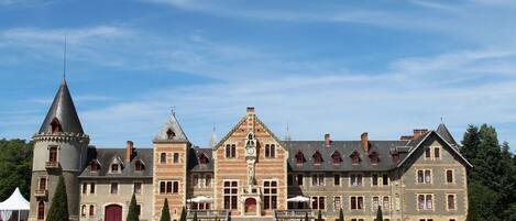 المنشأة من الخارج