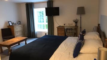 Deluxe Room, Bathtub (Superking with Bath)