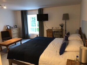 Deluxe Room, Bathtub (Superking with Bath)