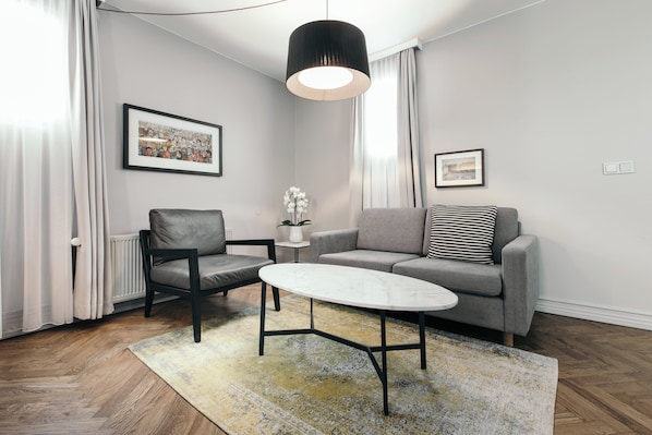 Suíte | Roupas de cama premium, camas com colchões pillow-top, frigobar