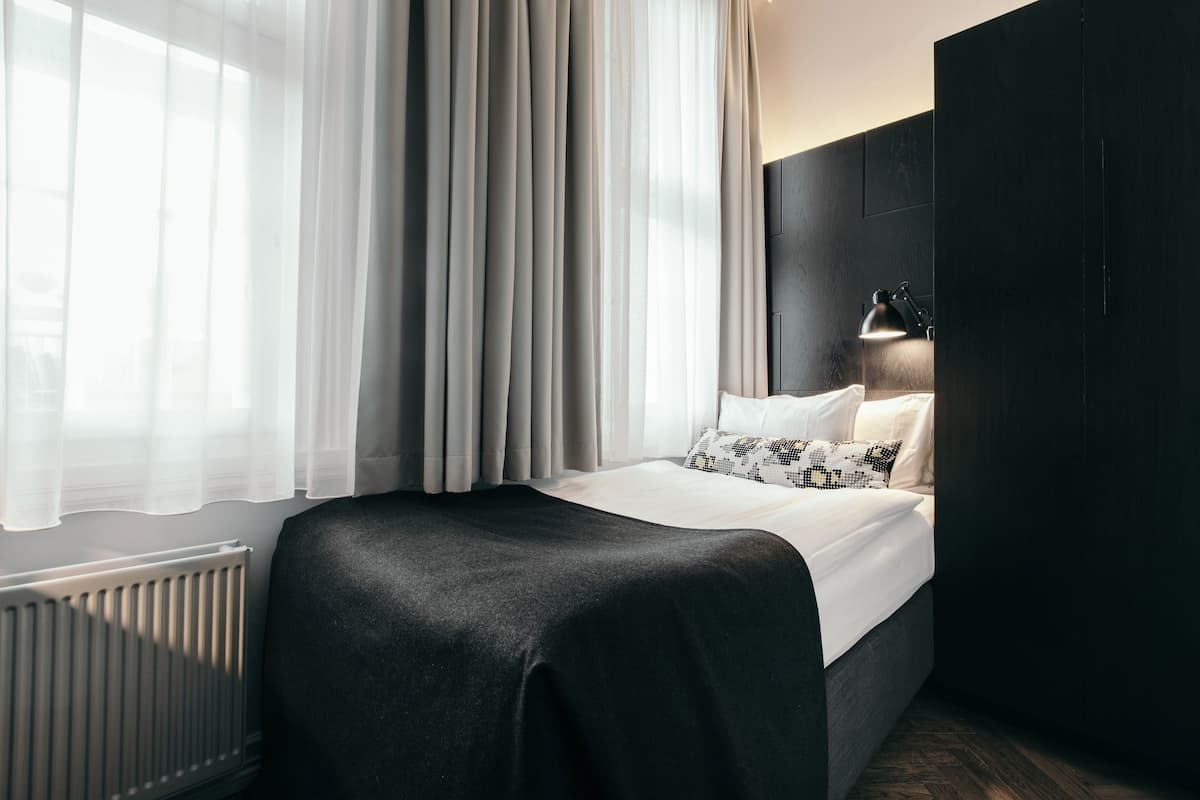 Camera singola | Biancheria da letto di alta qualità, materassi a doppio strato, minibar