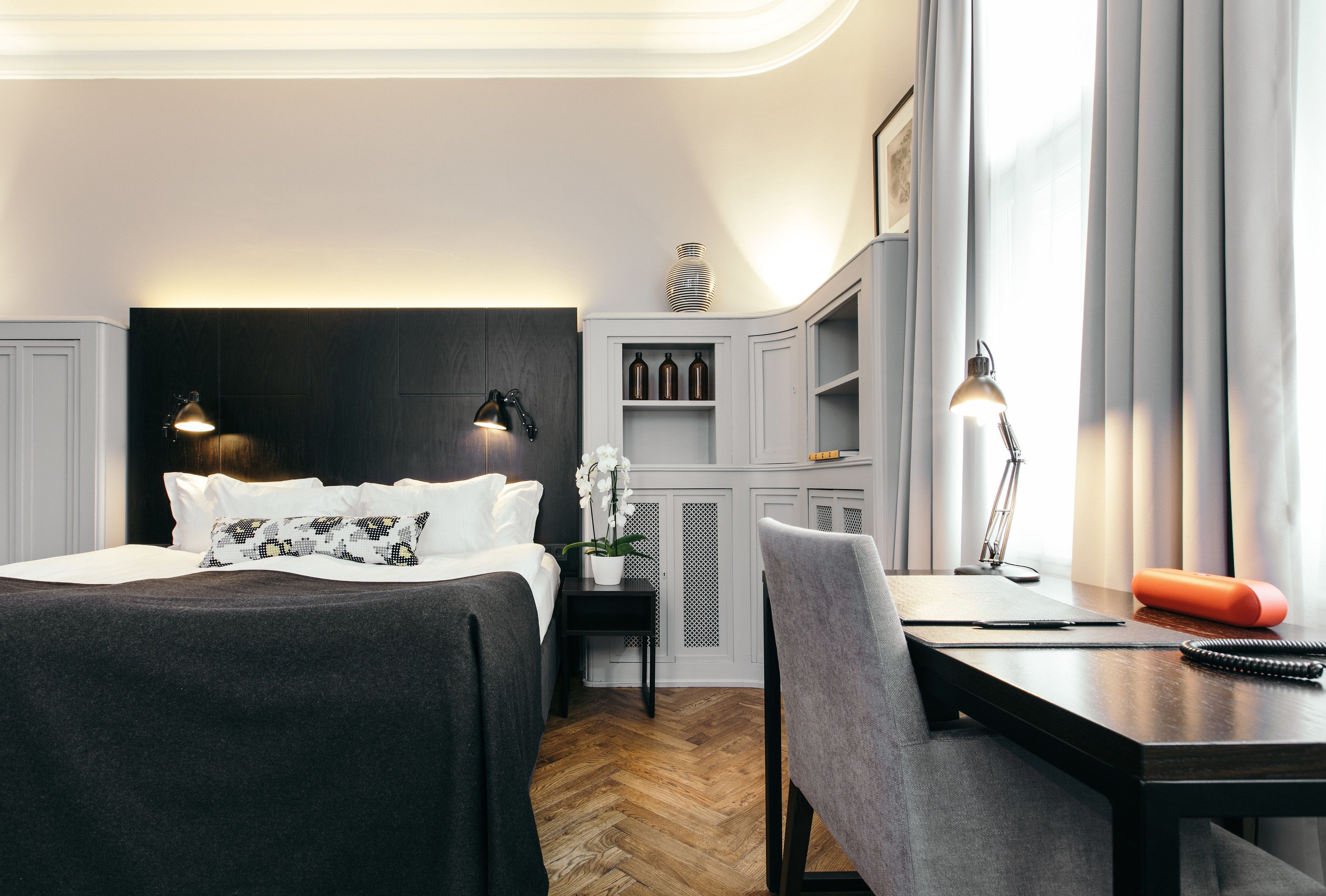 junior suite | premium bedding, pillow-top beds, minibar, in-room safe