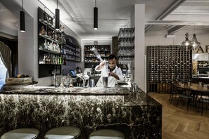 Bar (on property) - Apotek Hotel by Keahotels (Reykjavik)