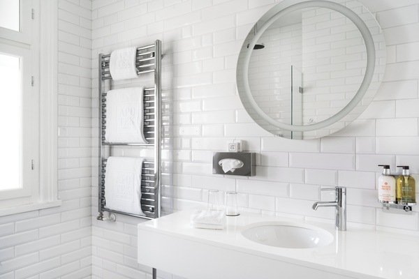 Suite junior | Baño | Amenidades de baño gratuitas, secadora de cabello, toallas
