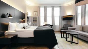 Junior Suite | Premium bedding, pillow-top beds, minibar, in-room safe