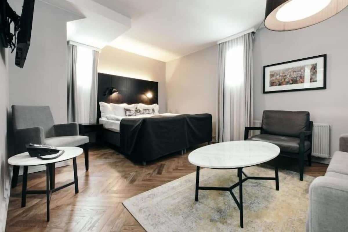 Biancheria da letto di alta qualità, materassi a doppio strato, minibar