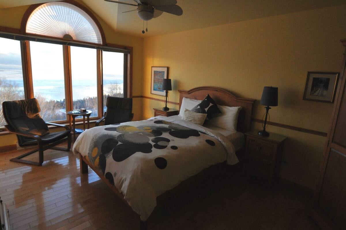 Superior-Zimmer, 1 Queen-Bett | Schallisolierte Zimmer, kostenloses WLAN, Bettwäsche