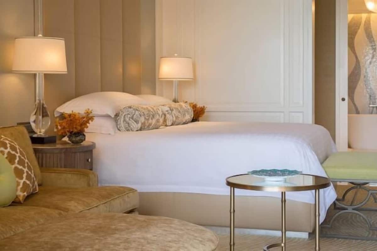 Egyptian cotton sheets, premium bedding, down comforters, pillowtop beds