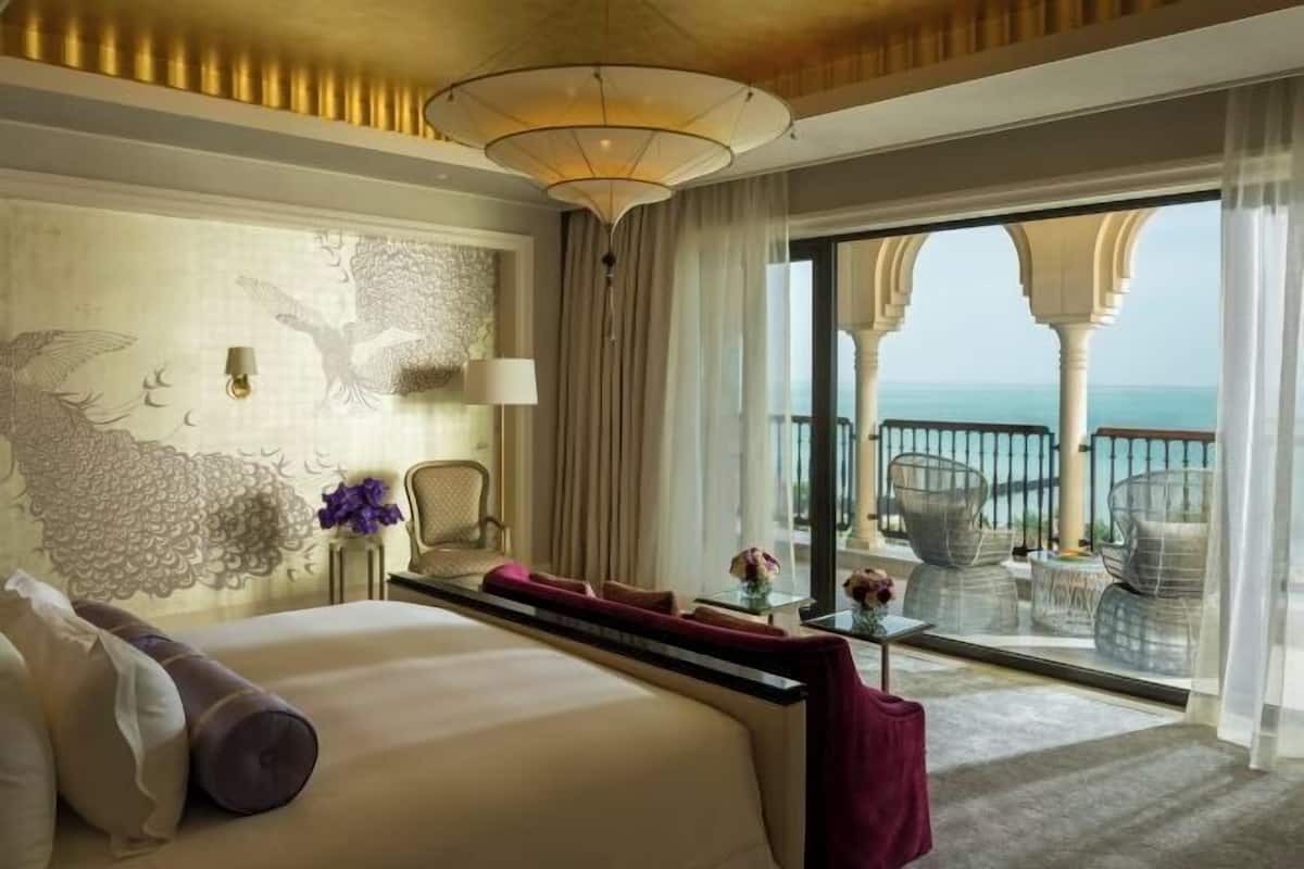 Egyptian cotton sheets, premium bedding, down comforters, pillowtop beds