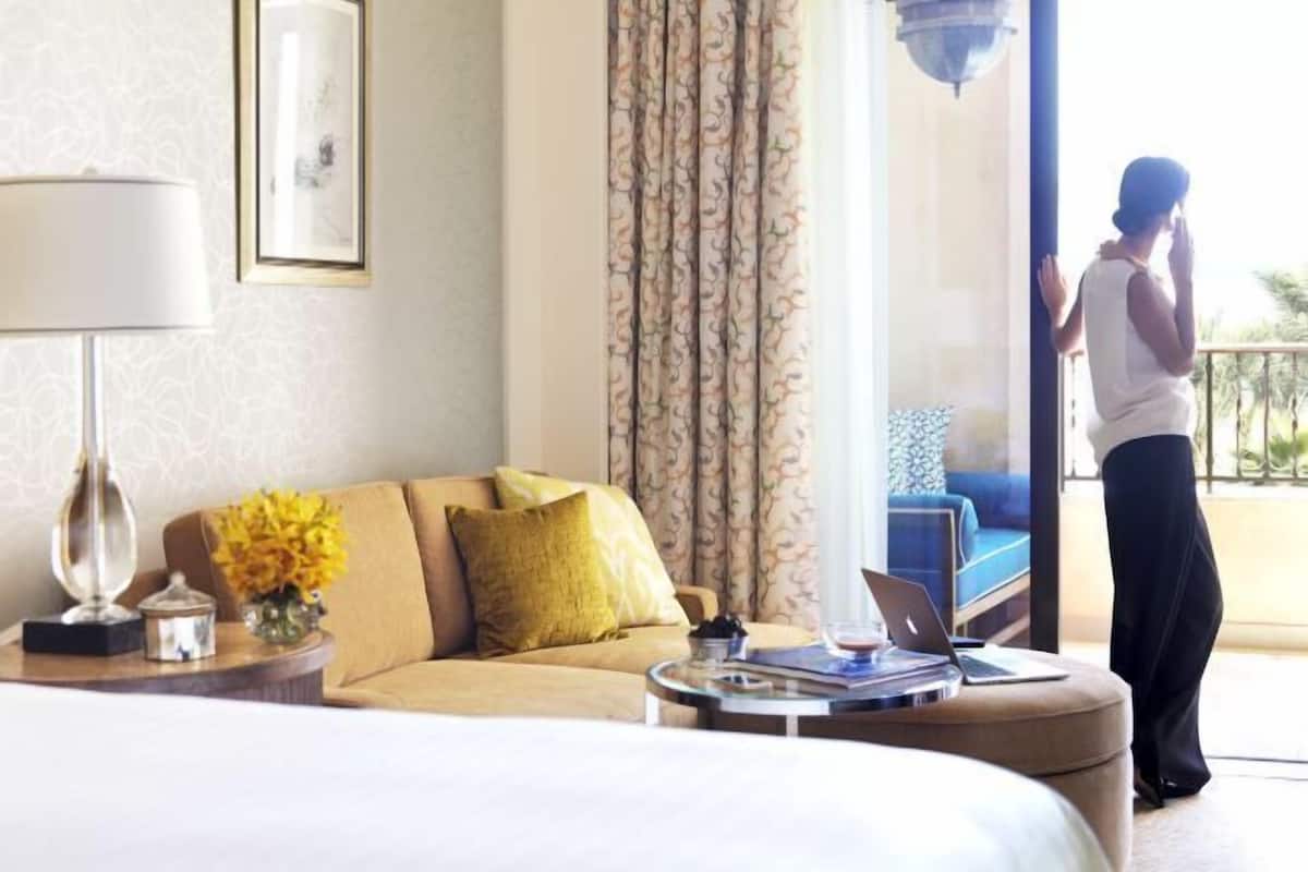 Egyptian cotton sheets, premium bedding, down comforters, pillowtop beds