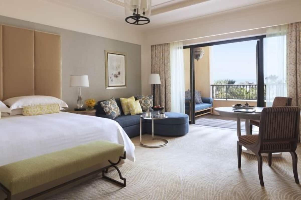 Egyptian cotton sheets, premium bedding, down comforters, pillowtop beds