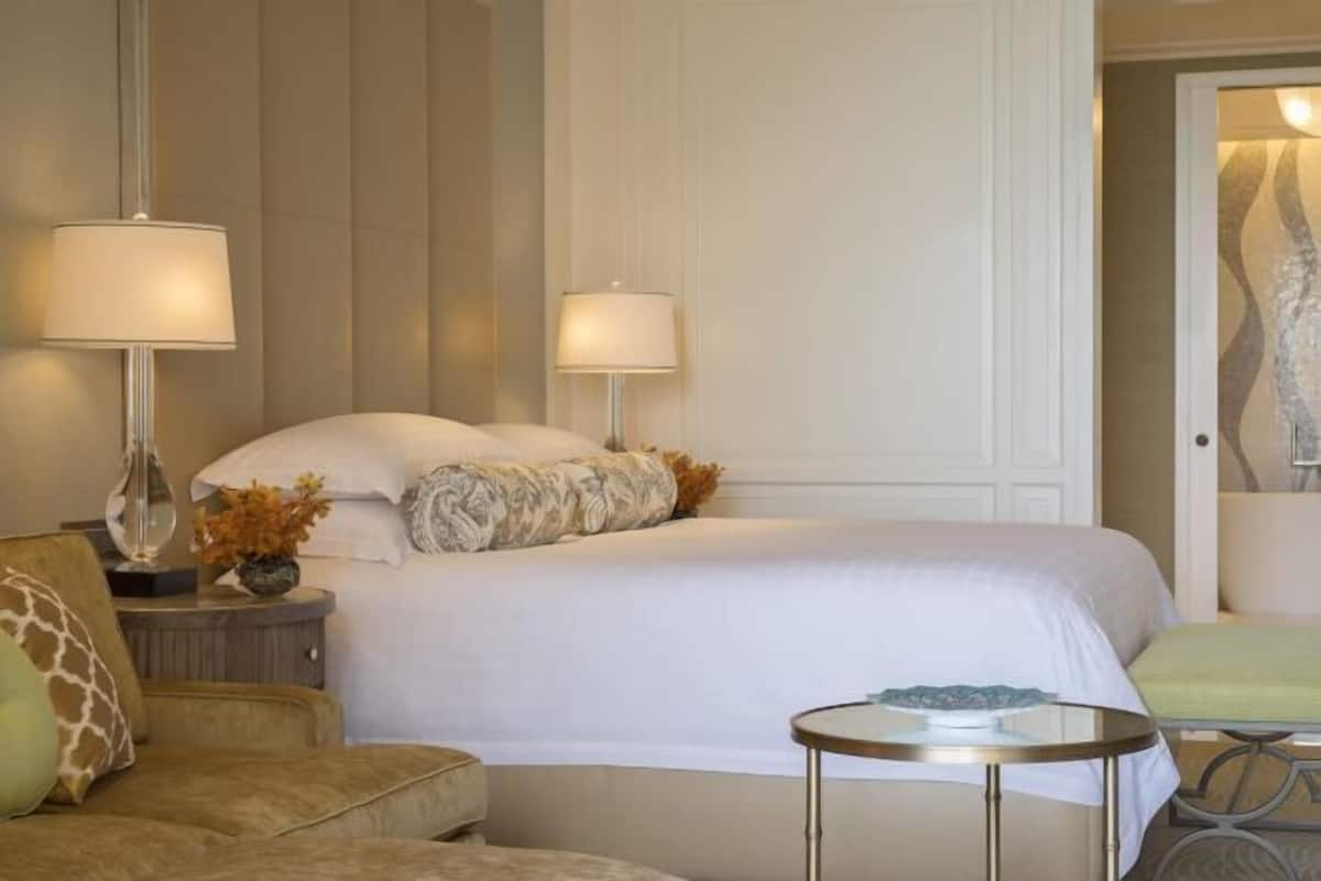 Egyptian cotton sheets, premium bedding, down comforters, pillowtop beds
