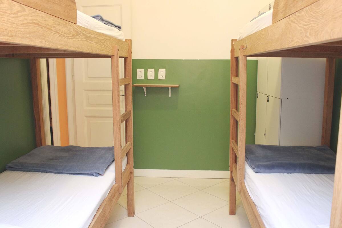 Cama em Dormitorio Misto com 4 Camas - CAMBRIDGE