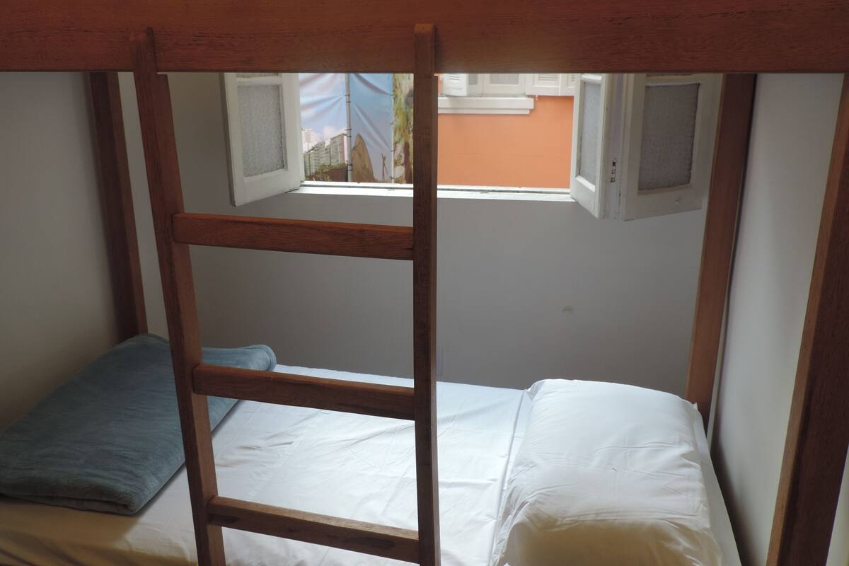 Cama em Dormitorio com 4 Camas - NICE