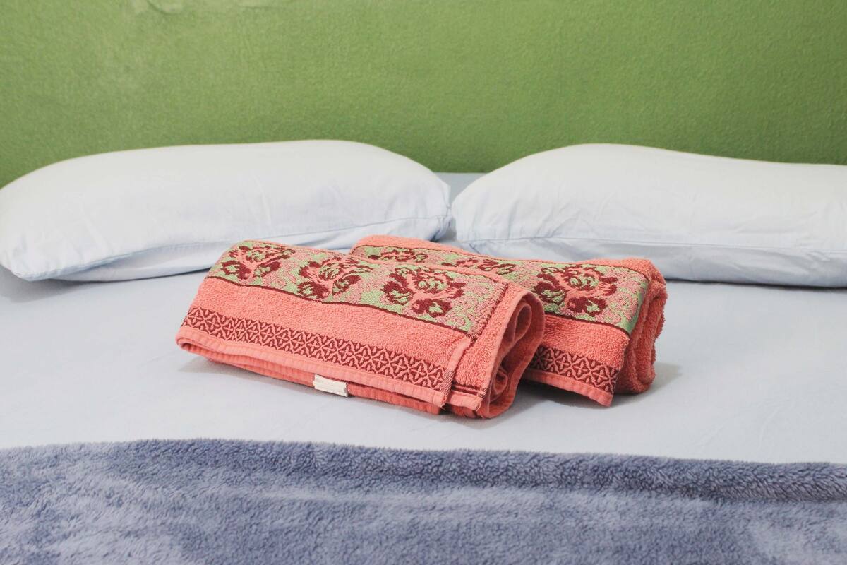 Quarto com Cama de Casal ou 2 de Solteiro - MANCHESTER
