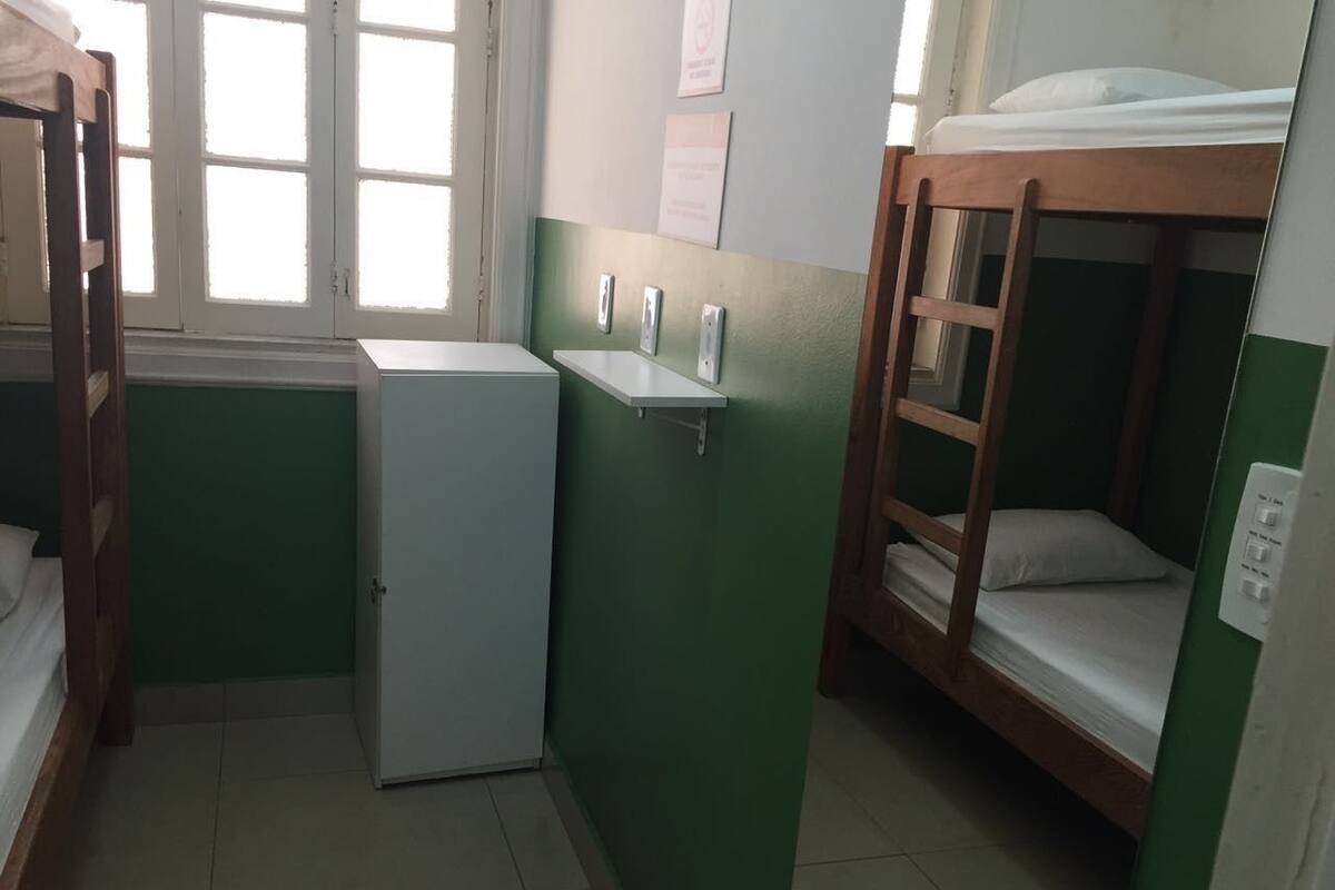 Quarto Economico com 2 Camas de Solteiro em Beliche - ROMA