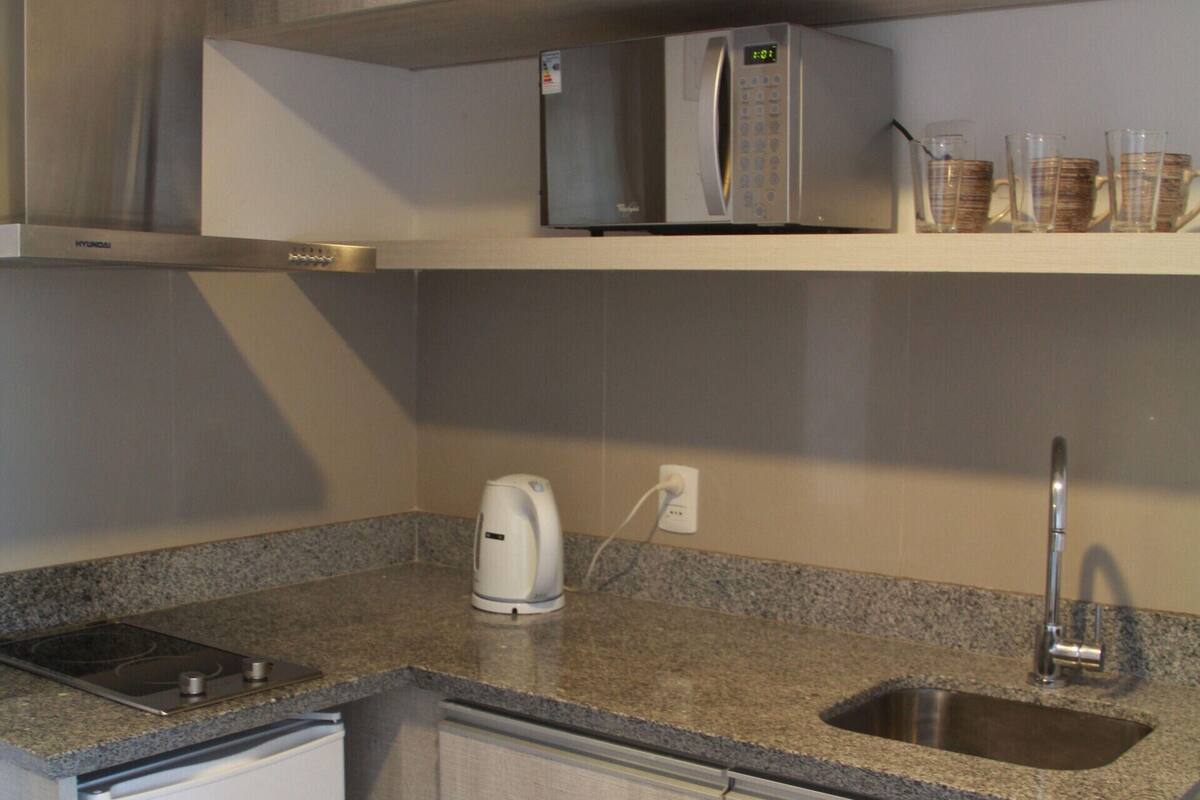 Private kitchen | Fridge, microwave, oven, stovetop