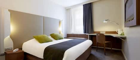 Standardzimmer, 1 Doppelbett | Hochwertige Bettwaren, individuell dekoriert, Schreibtisch