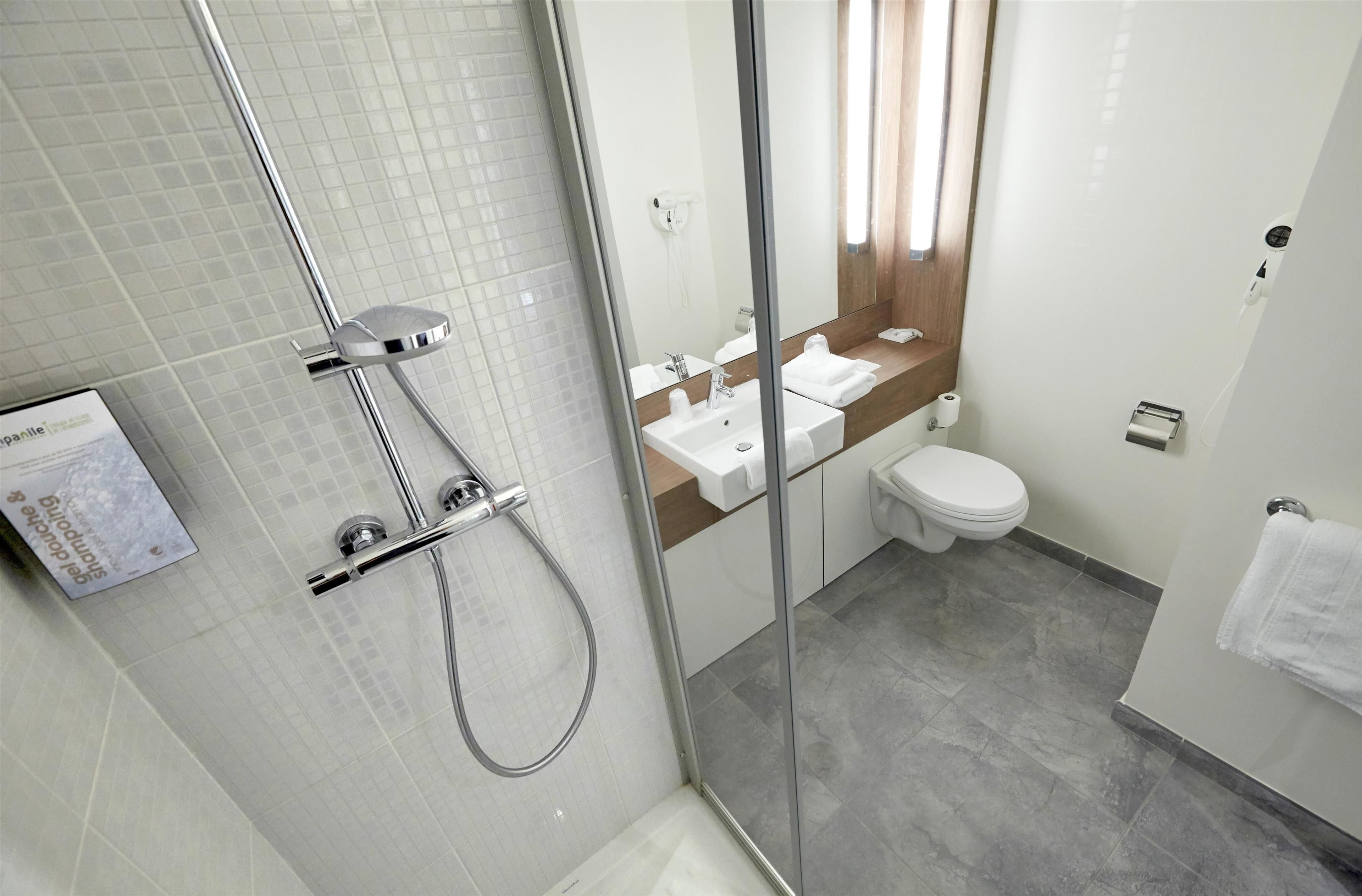 hydromassage showerhead, eco-friendly toiletries, hair dryer, towels