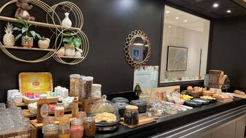 Esmorzar diari d'estil bufet (13.9 EUR per persona)