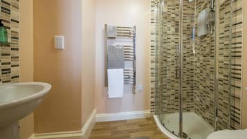 Chambre Standard Double ou avec lits jumeaux, salle de bains attenante | Salle de bain