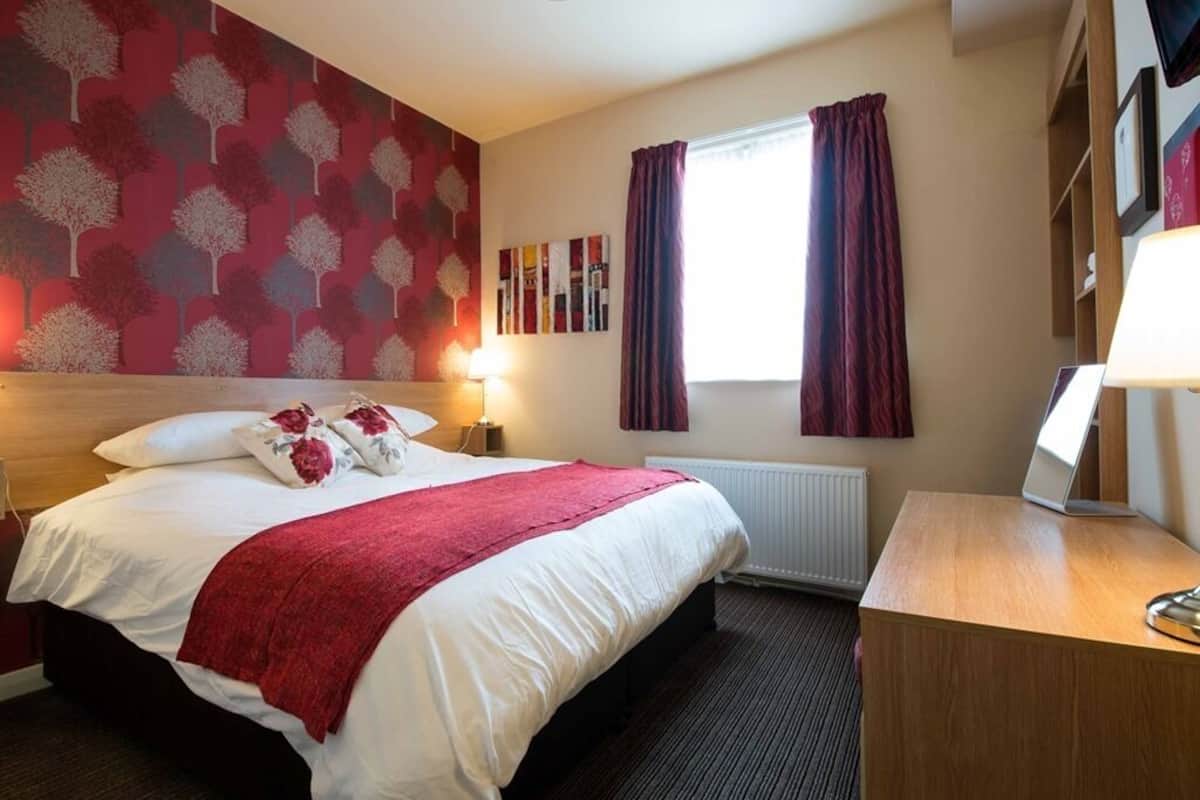 Chambre Standard Double ou avec lits jumeaux, salle de bains attenante