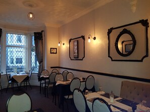 Free daily English breakfast