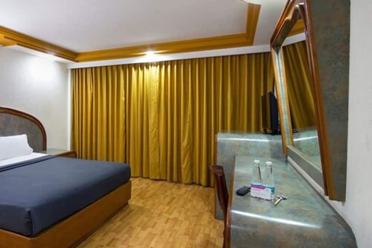 In-room safe, desk, free WiFi, bed sheets