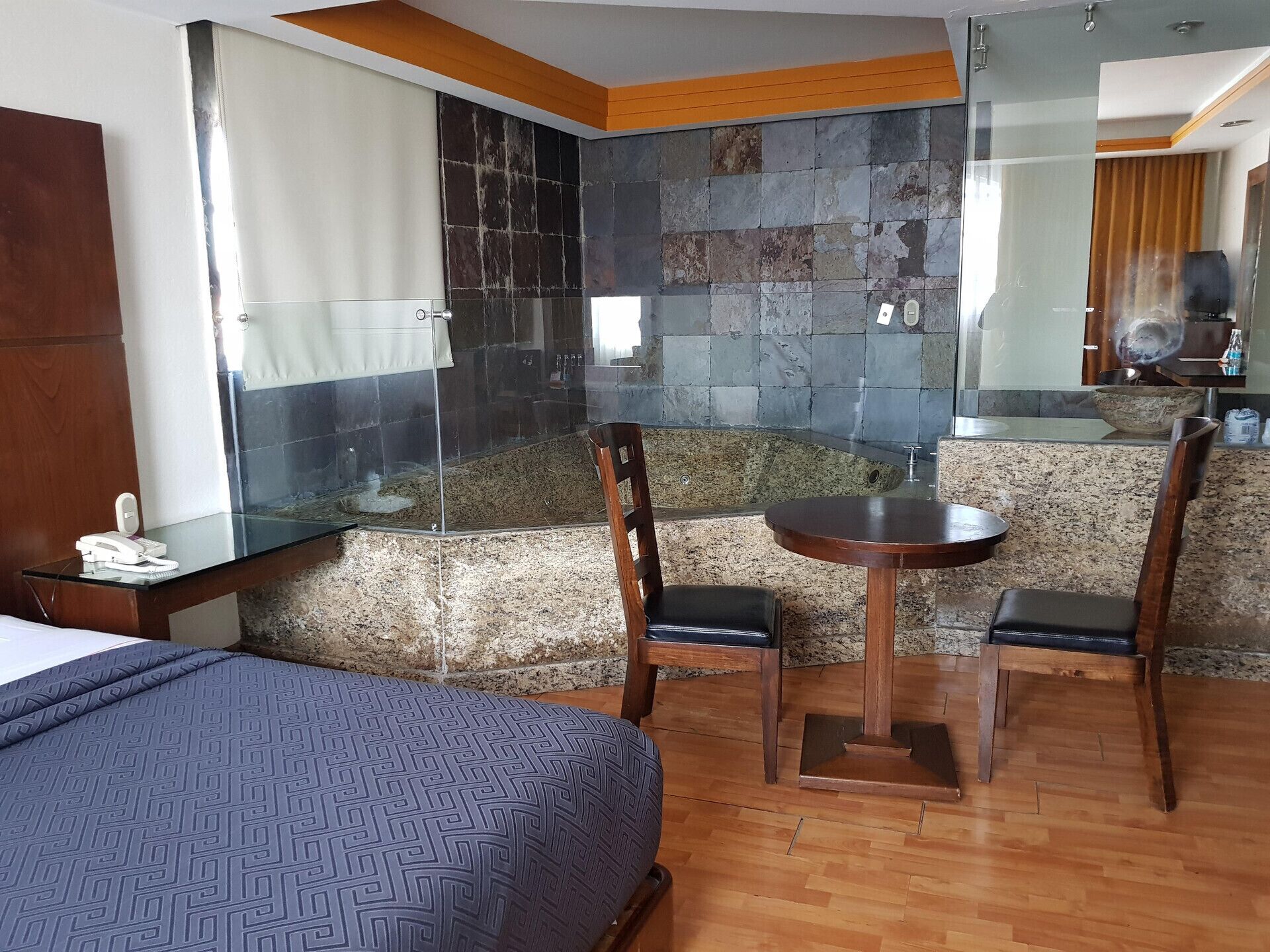 Zimmersafe, Schreibtisch, kostenloses WLAN, Bettwäsche