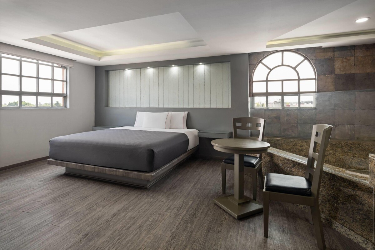 Suite junior, 1 cama de matrimonio grande, no fumadores | Caja fuerte, escritorio, wifi gratis y ropa de cama