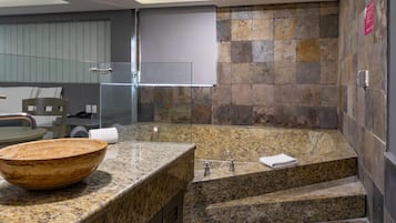 Junior Suite, 1 King Bed, Non Smoking | In-room safe, desk, free WiFi, bed sheets