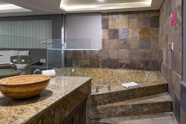 Junior Suite, 1 King Bed, Non Smoking | In-room safe, desk, free WiFi, bed sheets