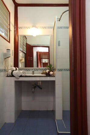 Shower, free toiletries, hair dryer, towels