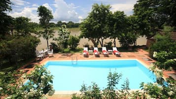 Outdoor pool, sun loungers