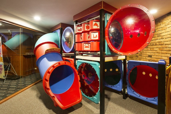 Área de juegos infantiles techada