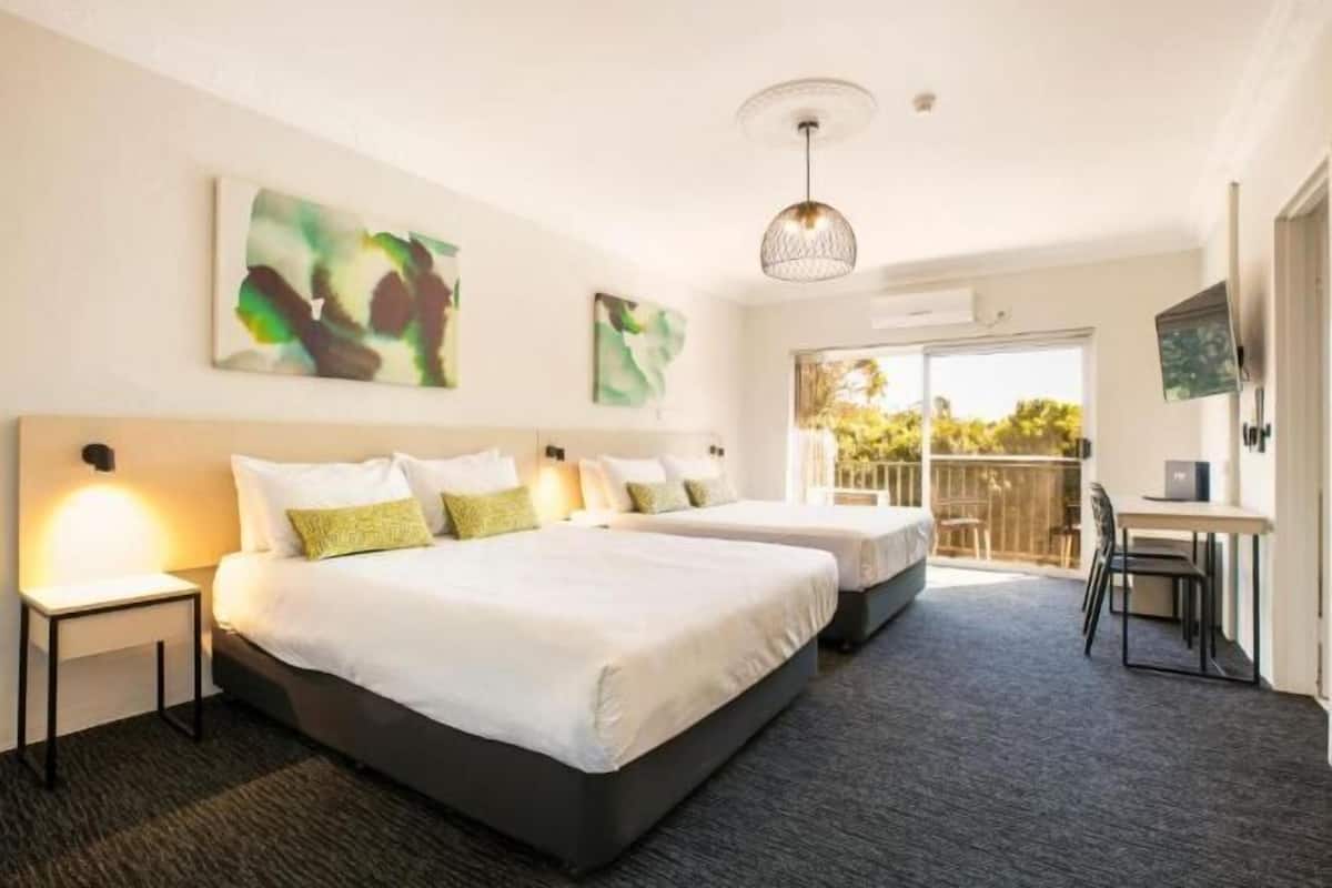 Desk, iron/ironing board, free WiFi, bed sheets