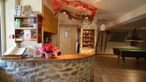 Concierge desk - Hotel Nostalgie (Les Deux Alpes)