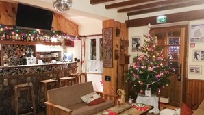 Bar (on property) - Hotel Nostalgie (Les Deux Alpes)